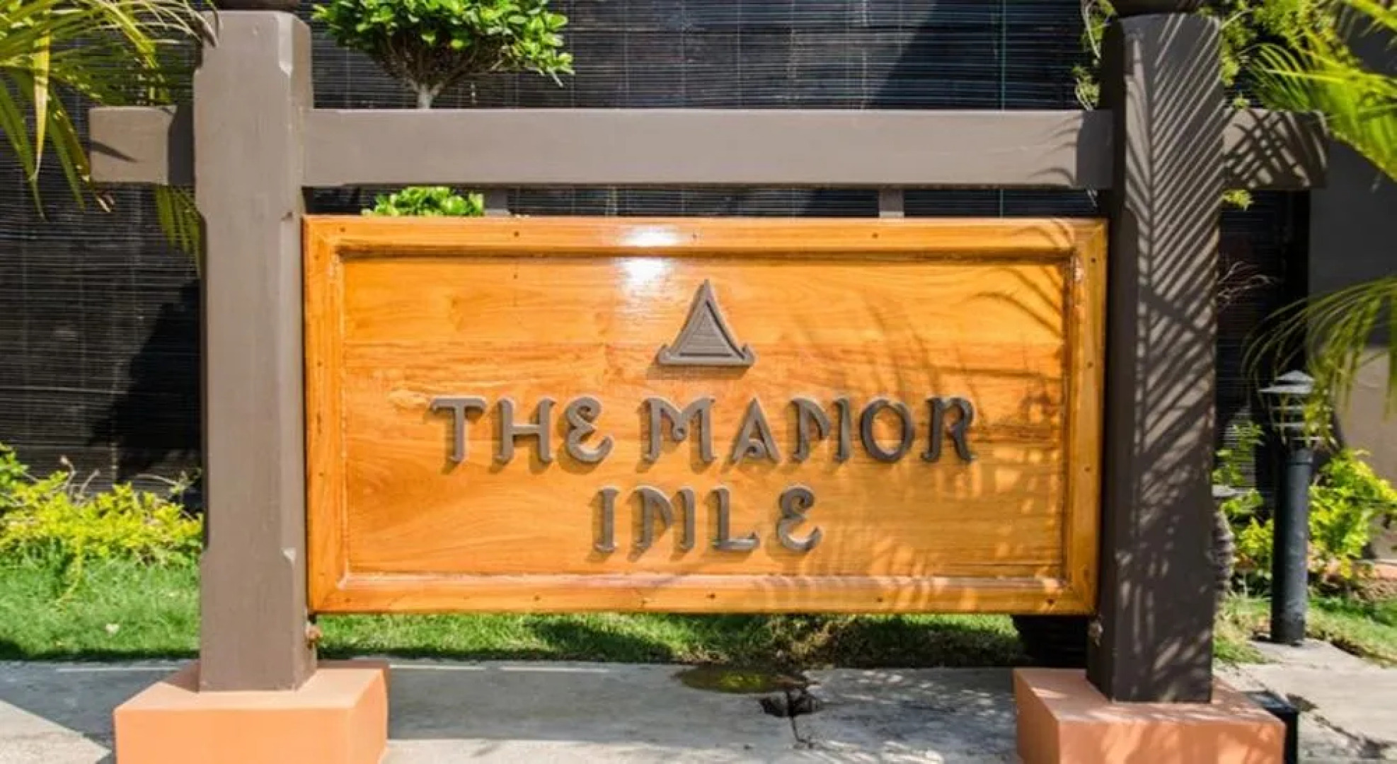 The Manor Hotel