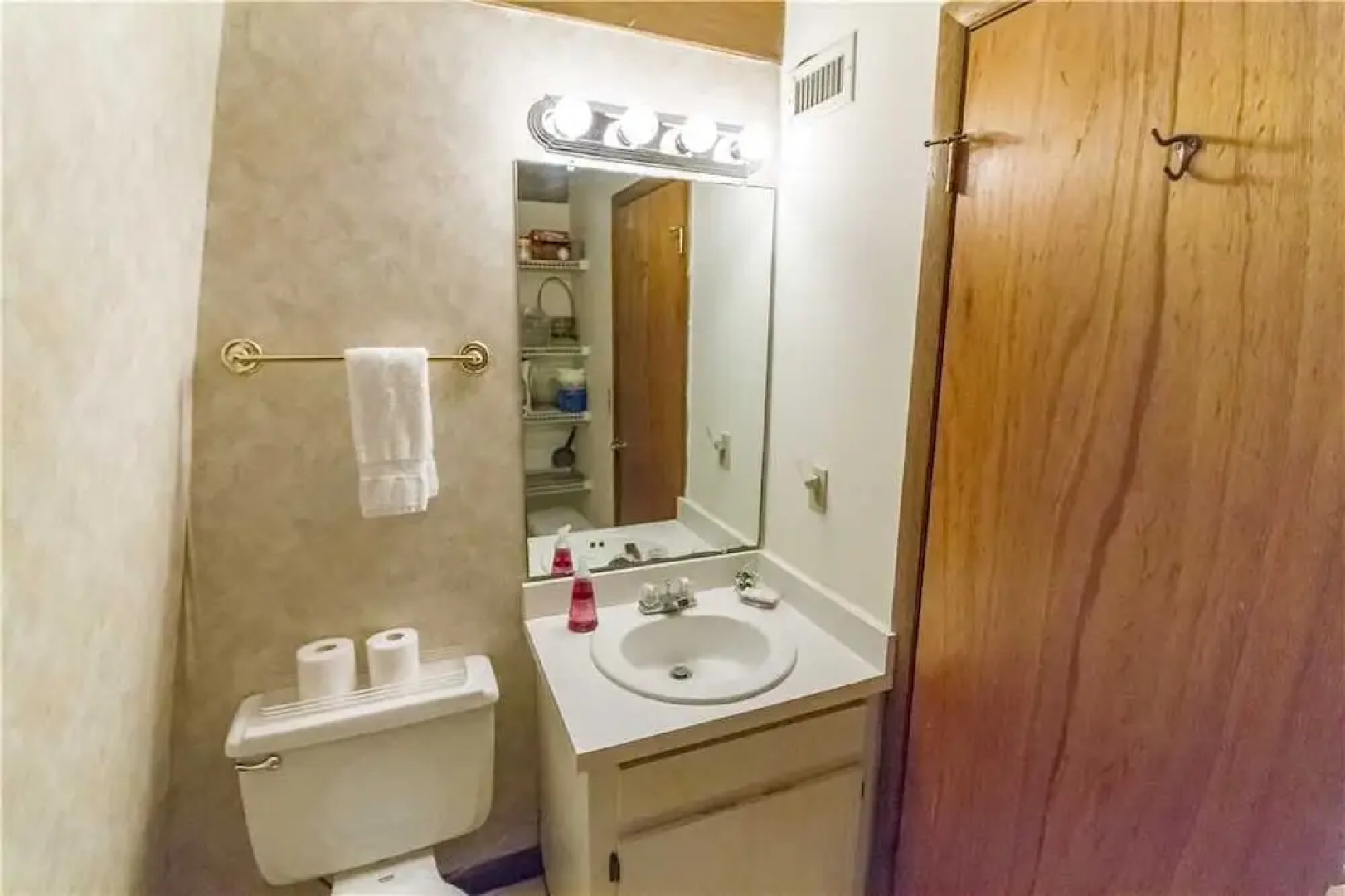 Oasis Beach House, 2 Bedrooms, Sleeps 6, Beach Front, HDTV, WiFi