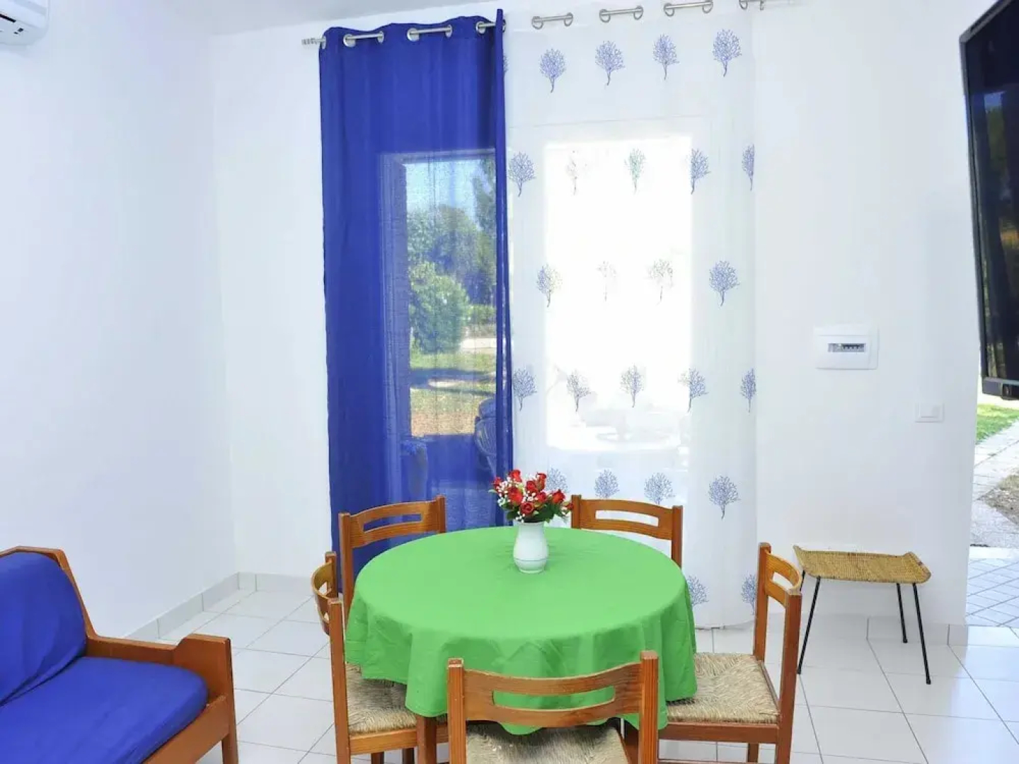 New Apartment in Baia Domzia Near the sea