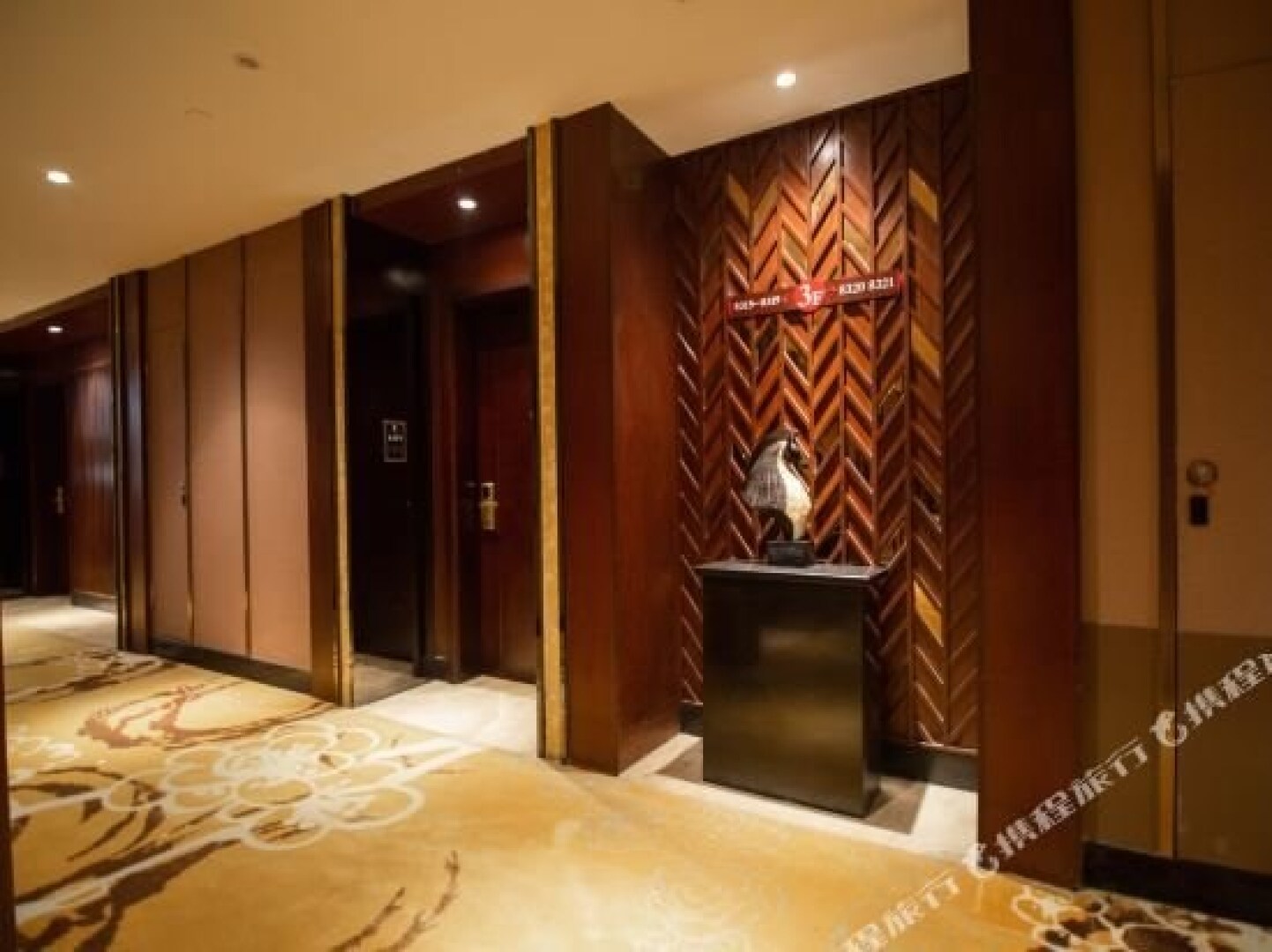 致馨栀子花开酒店(长江大学荆州职业技术学院店)