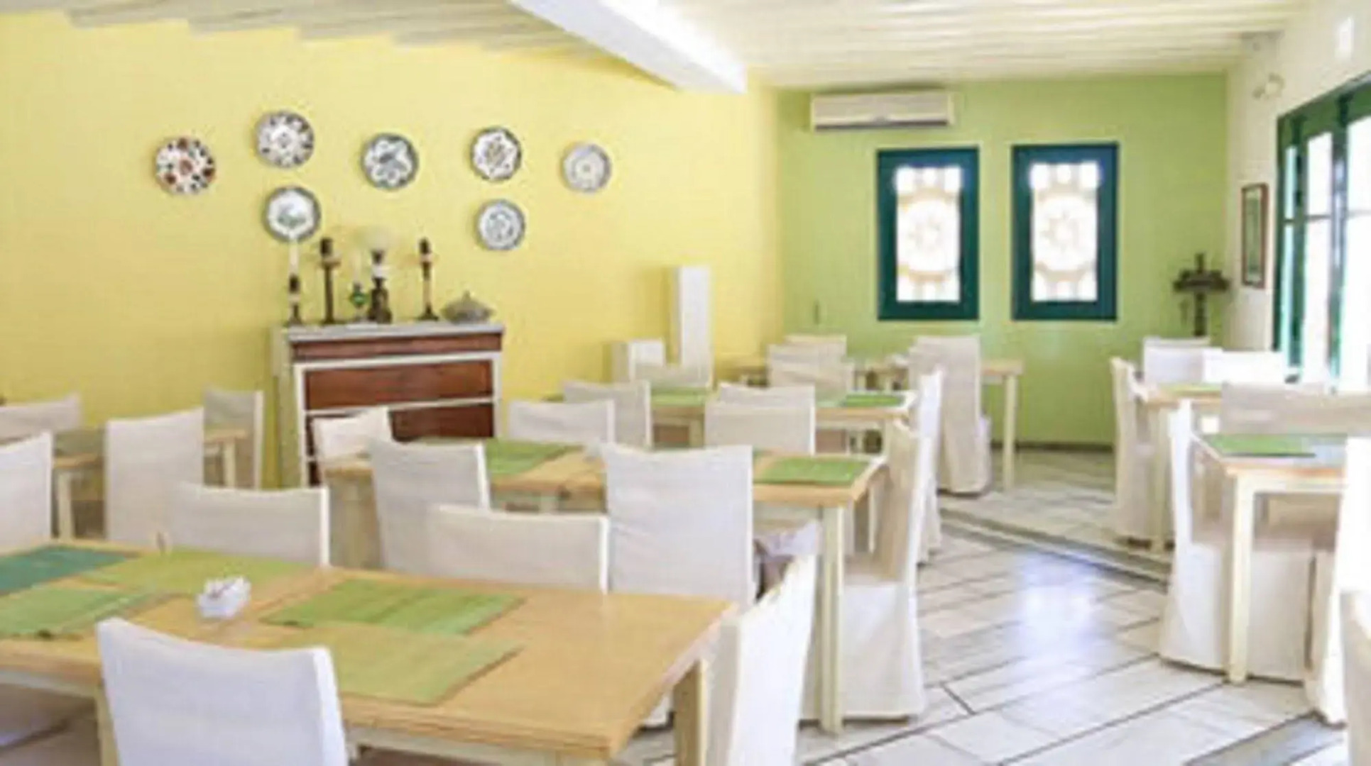 Mr & Mrs White Tinos