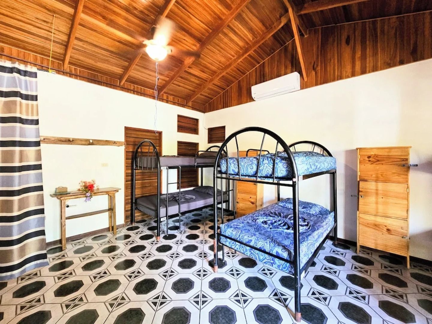 Don Jons Lodge -Surf & Yoga