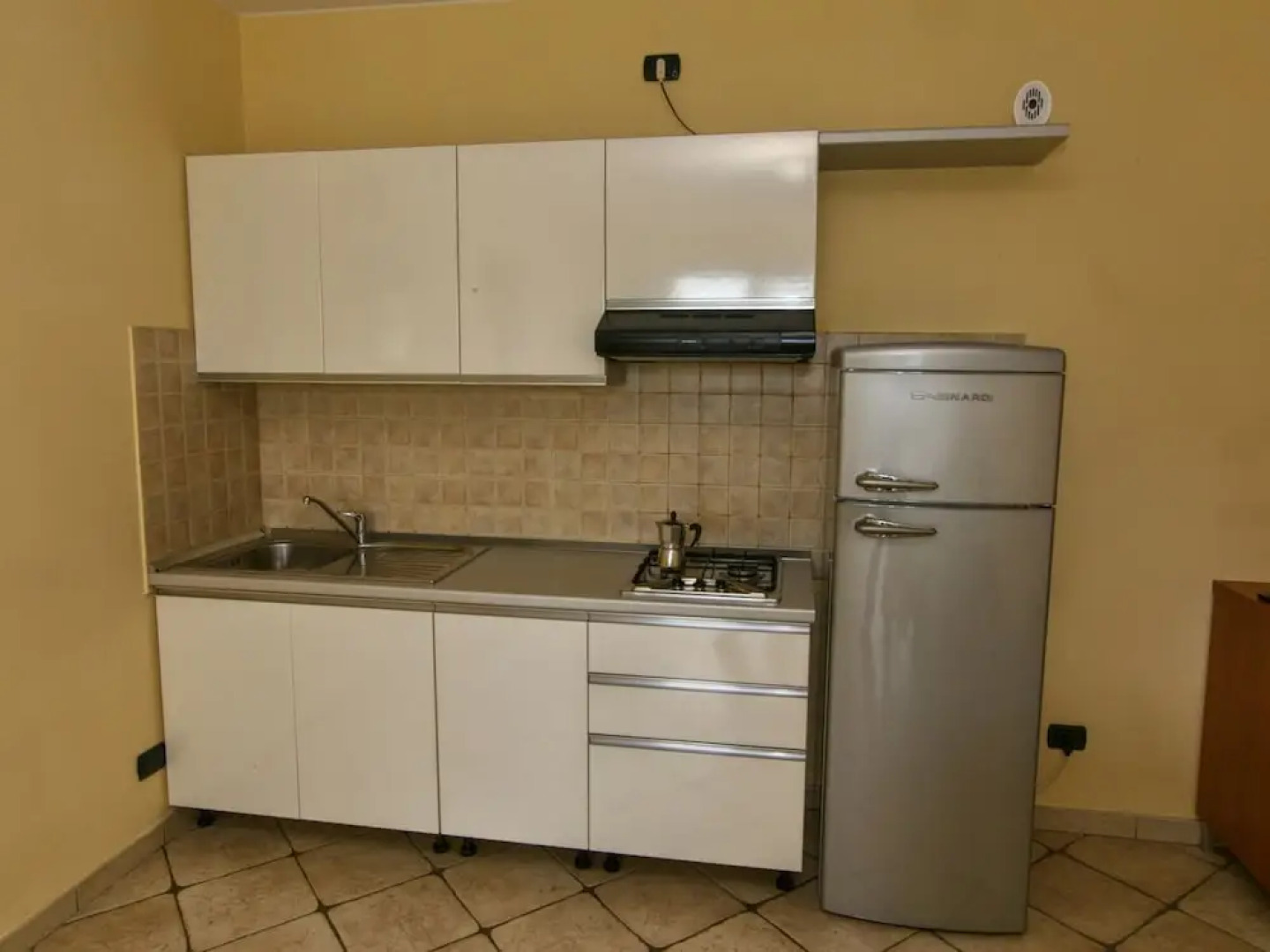 Apartment with Pool near Sea