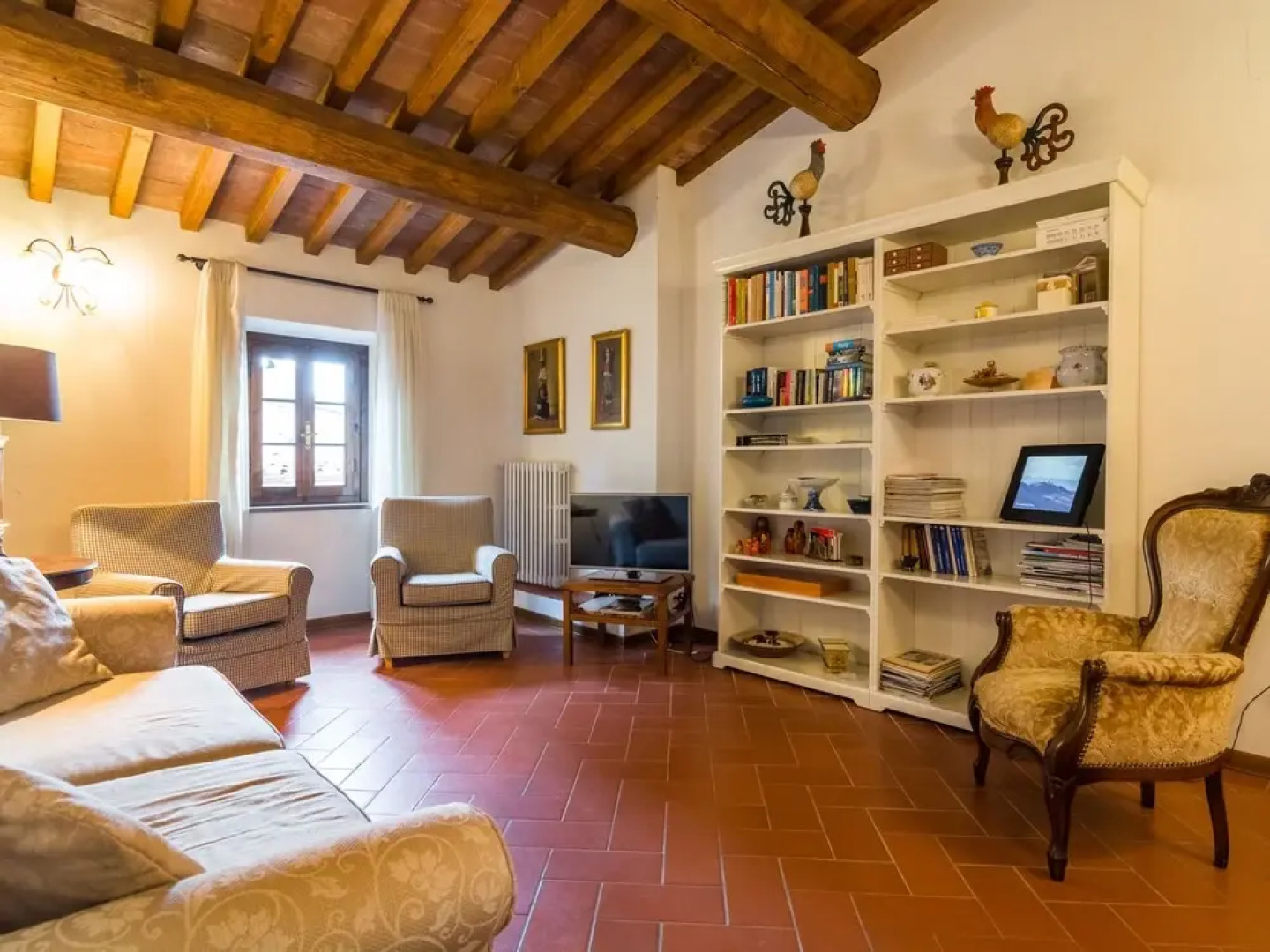 Holiday Home in Town Center with Pool, Garden, Hot Tub