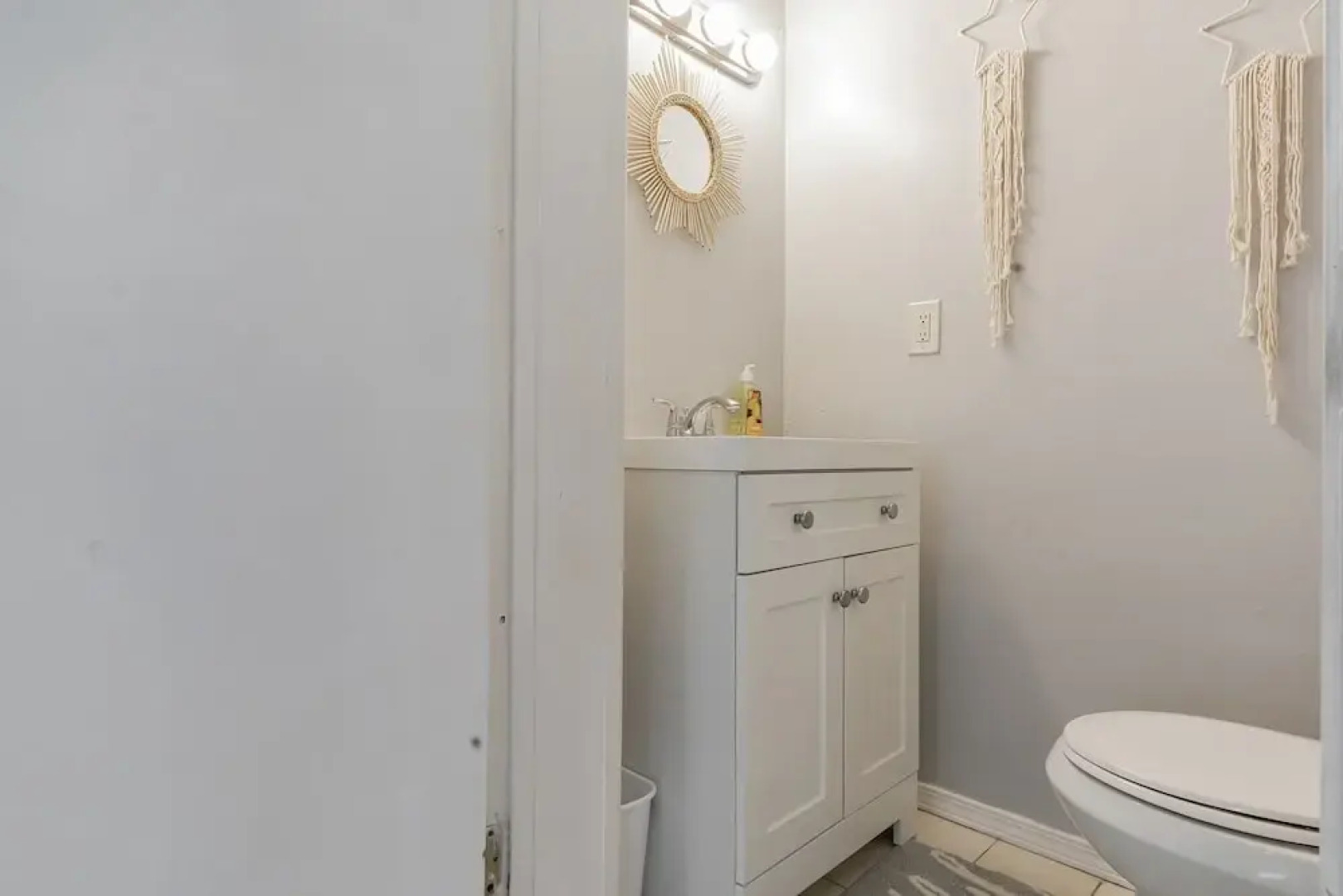 Spacious 3 Bedroom Home With Full Kitchen - Minutes From ATL Airport! 3 Home by Redawning