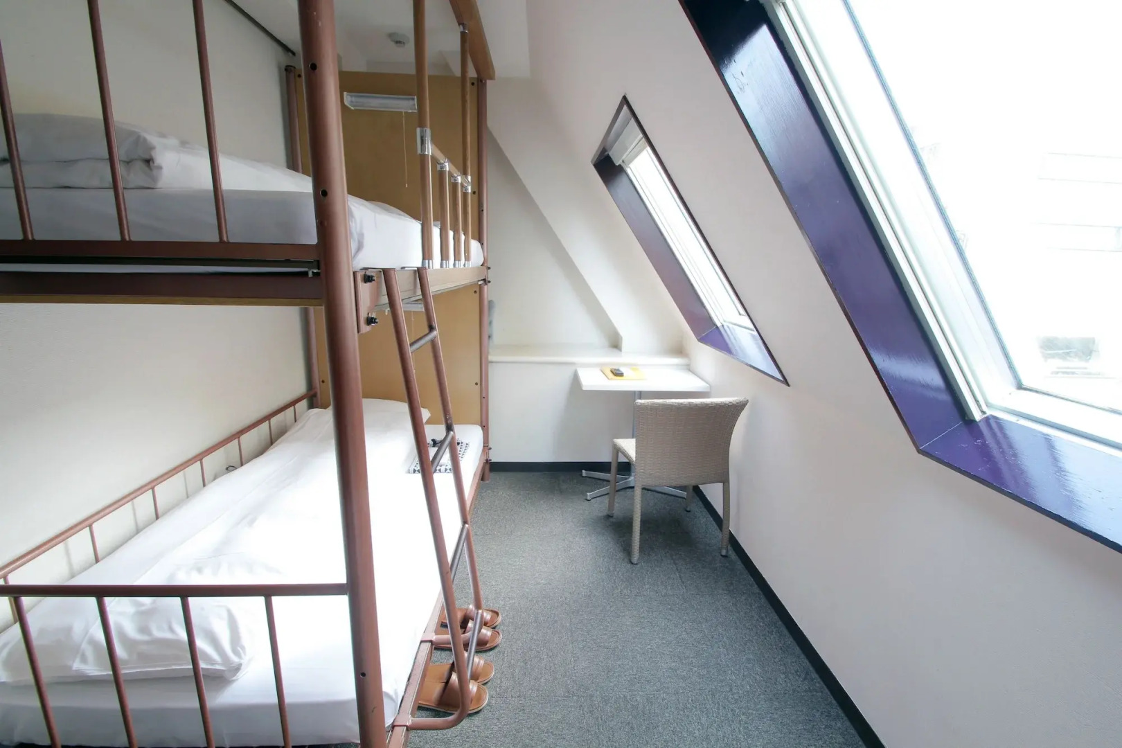 Sakura Hotel Jimbocho - Hostel