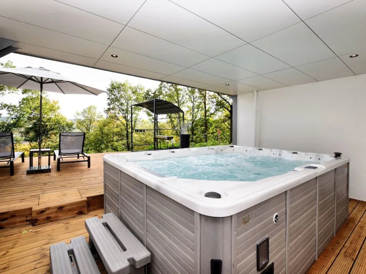 Opulent Holiday Home in Spa with Sauna, Hot Tub, Playroom