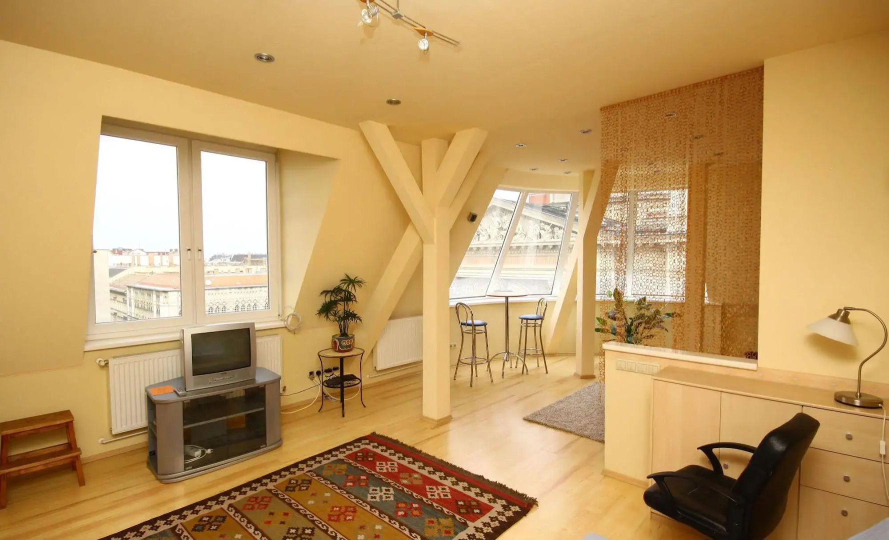 Pal's Hostel & Apartments