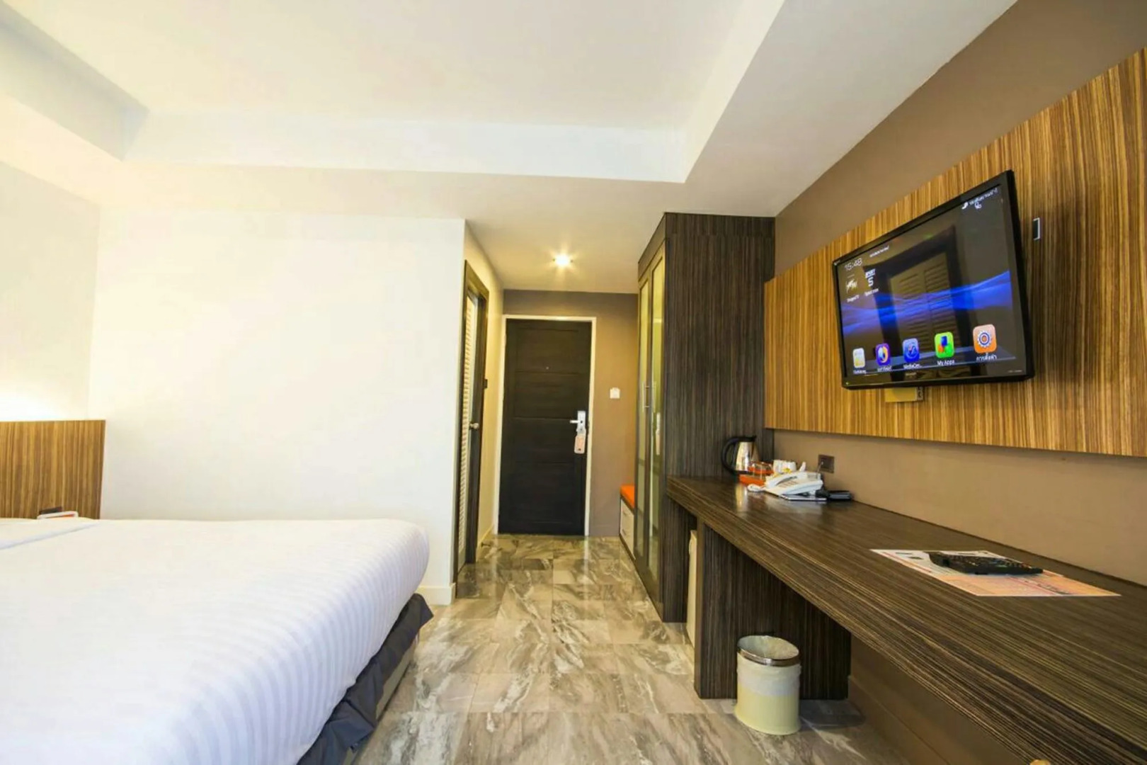 Dragon River Avenue Hotel