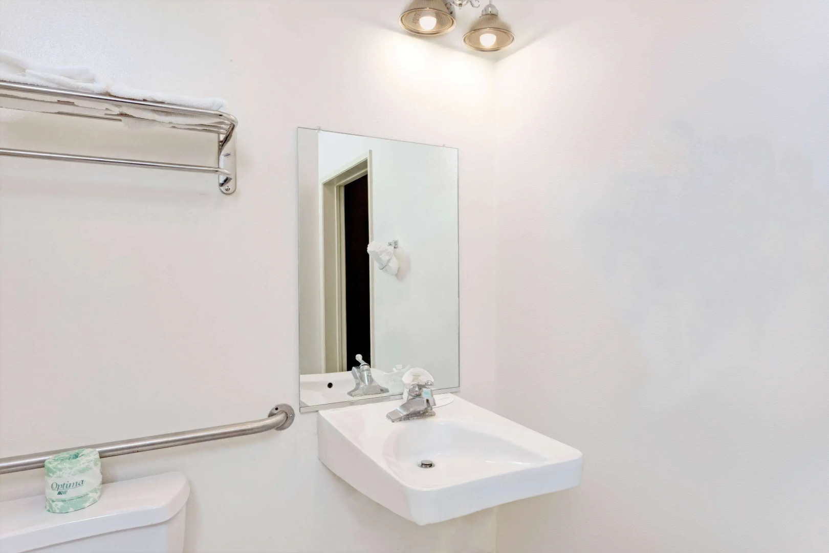 Travelodge by Wyndham Pasadena Central