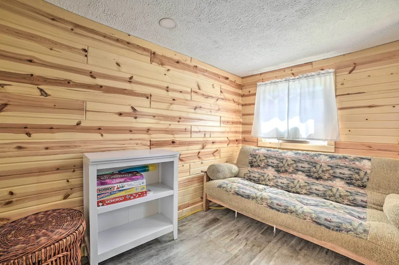 Charming Houghton Lake Cottage w/ Backyard!