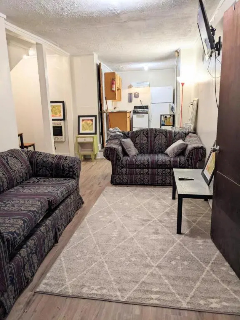 HISTORIC HILL APT2 (Downstairs)