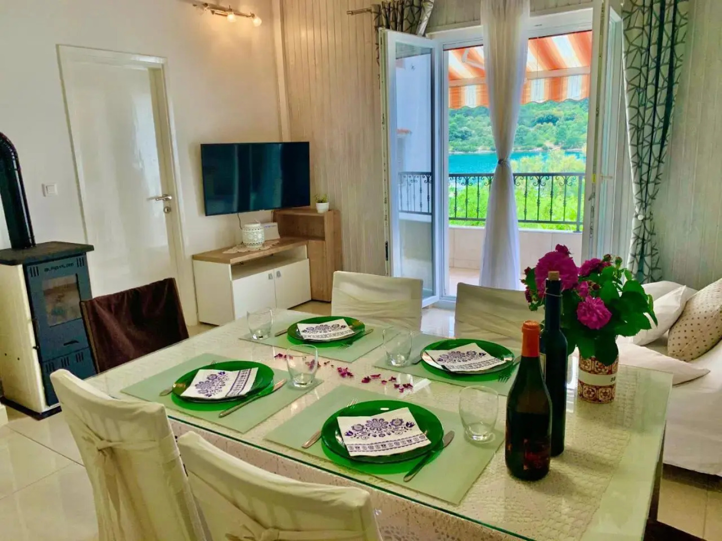 Grebastica Beachfront Apartment