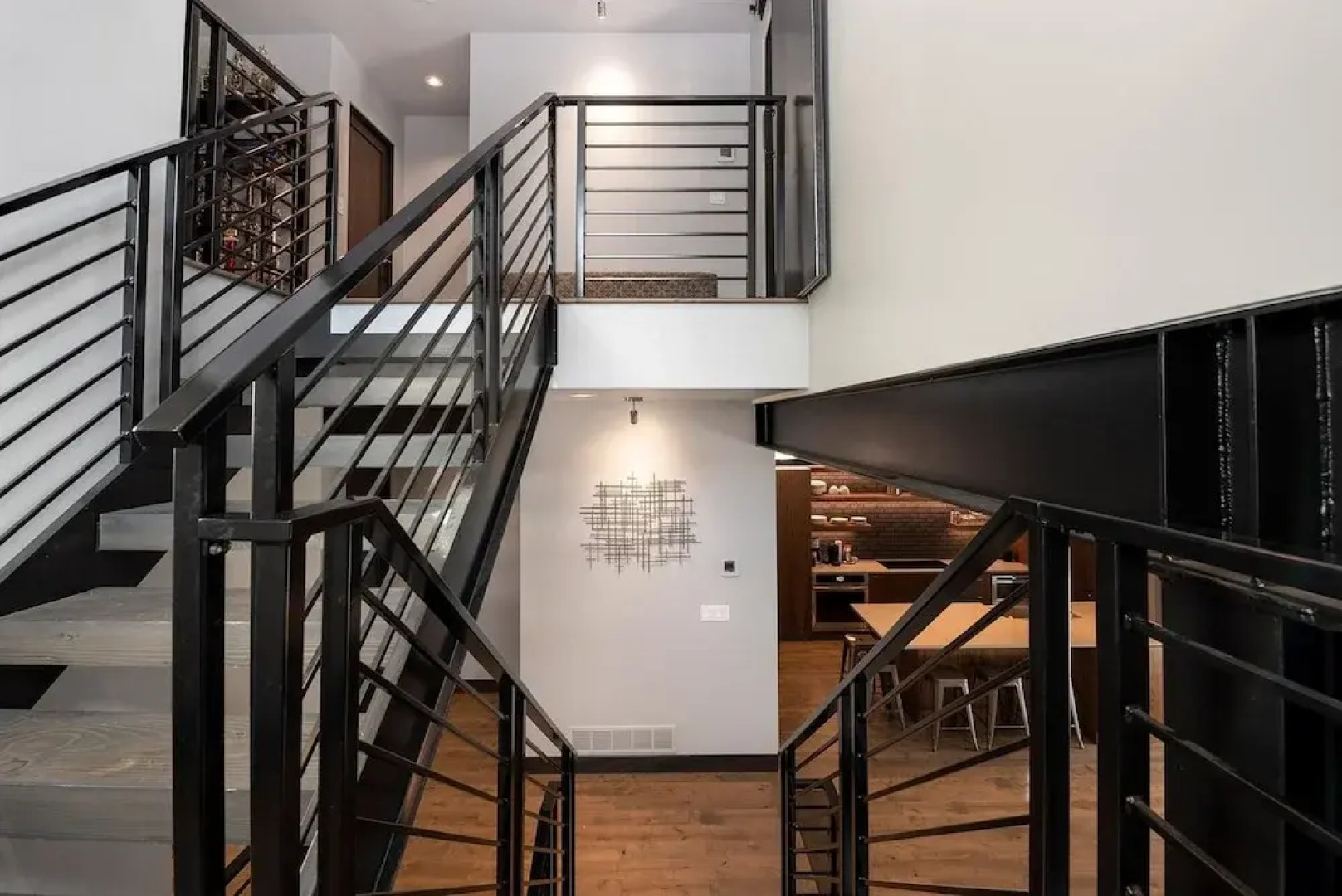 Relaxing in Paradise w Private Roof Top Deck!!