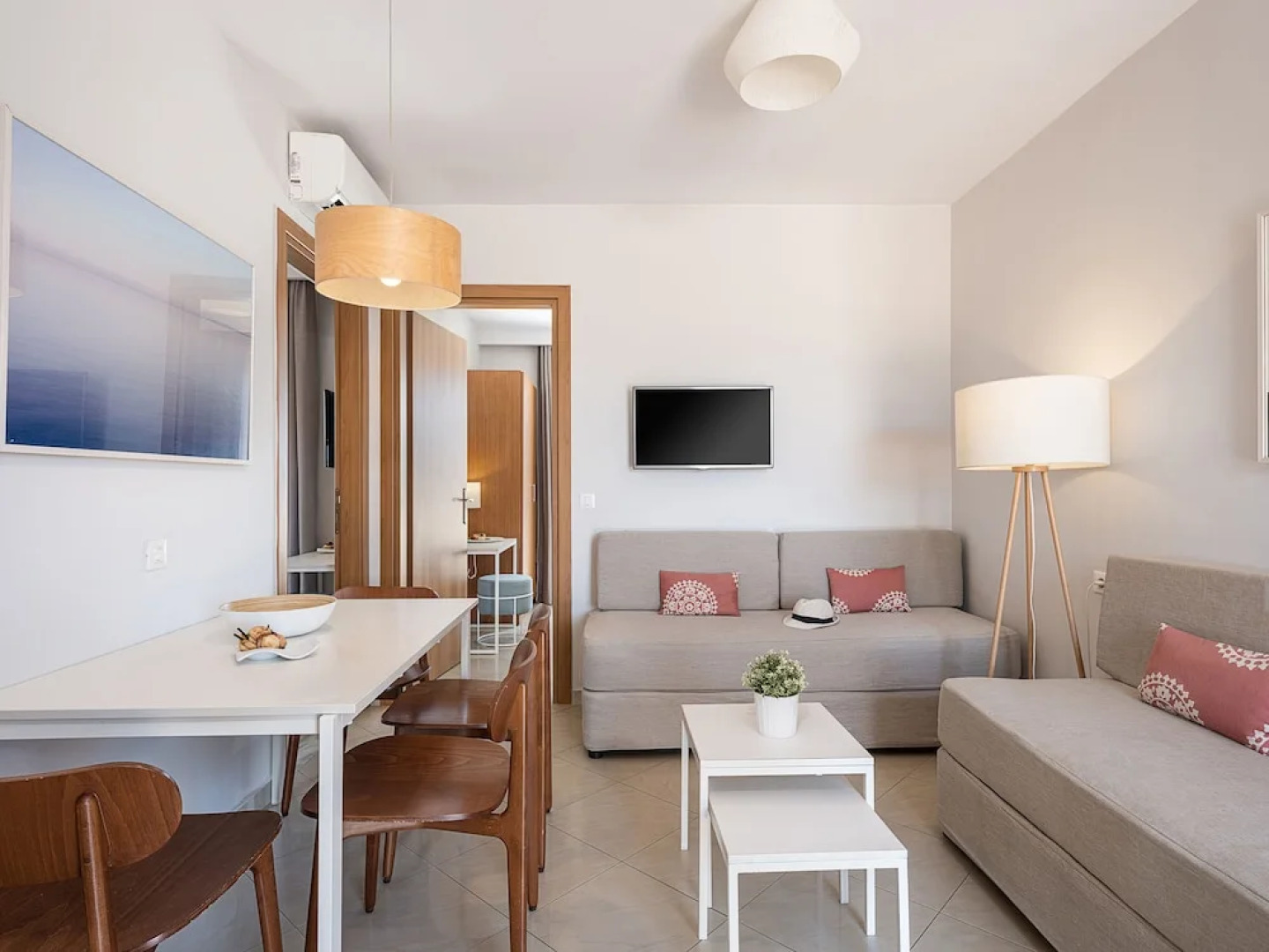 Отель Caldera Beach