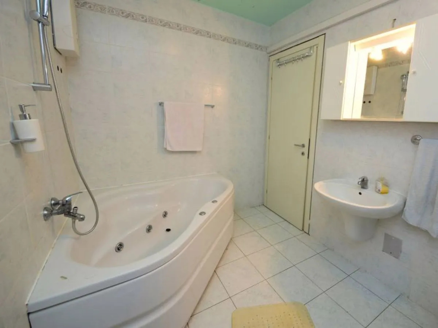 House Naš dom Cornwall 27746