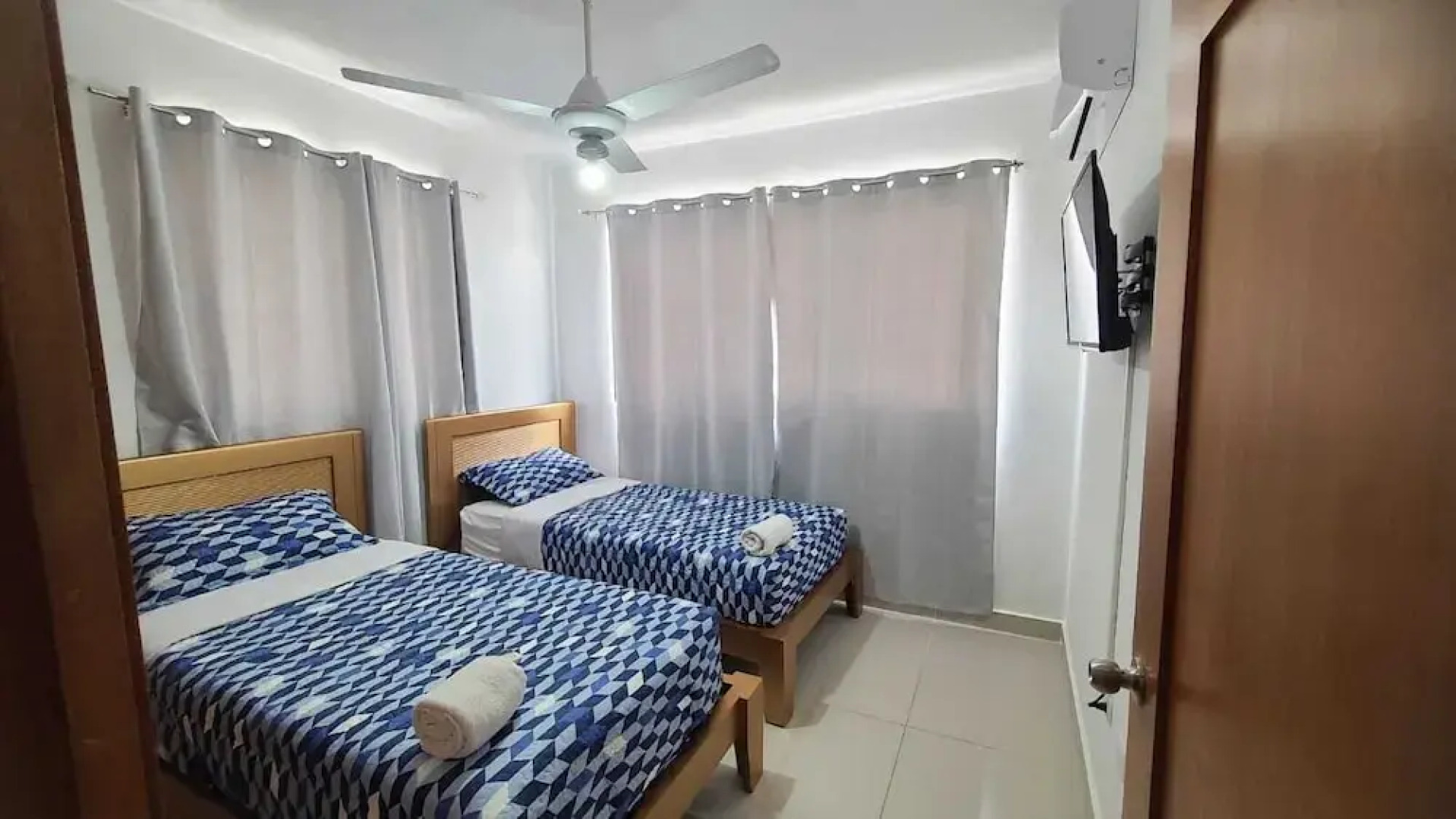 Torre de lujo con piscina y seguridad