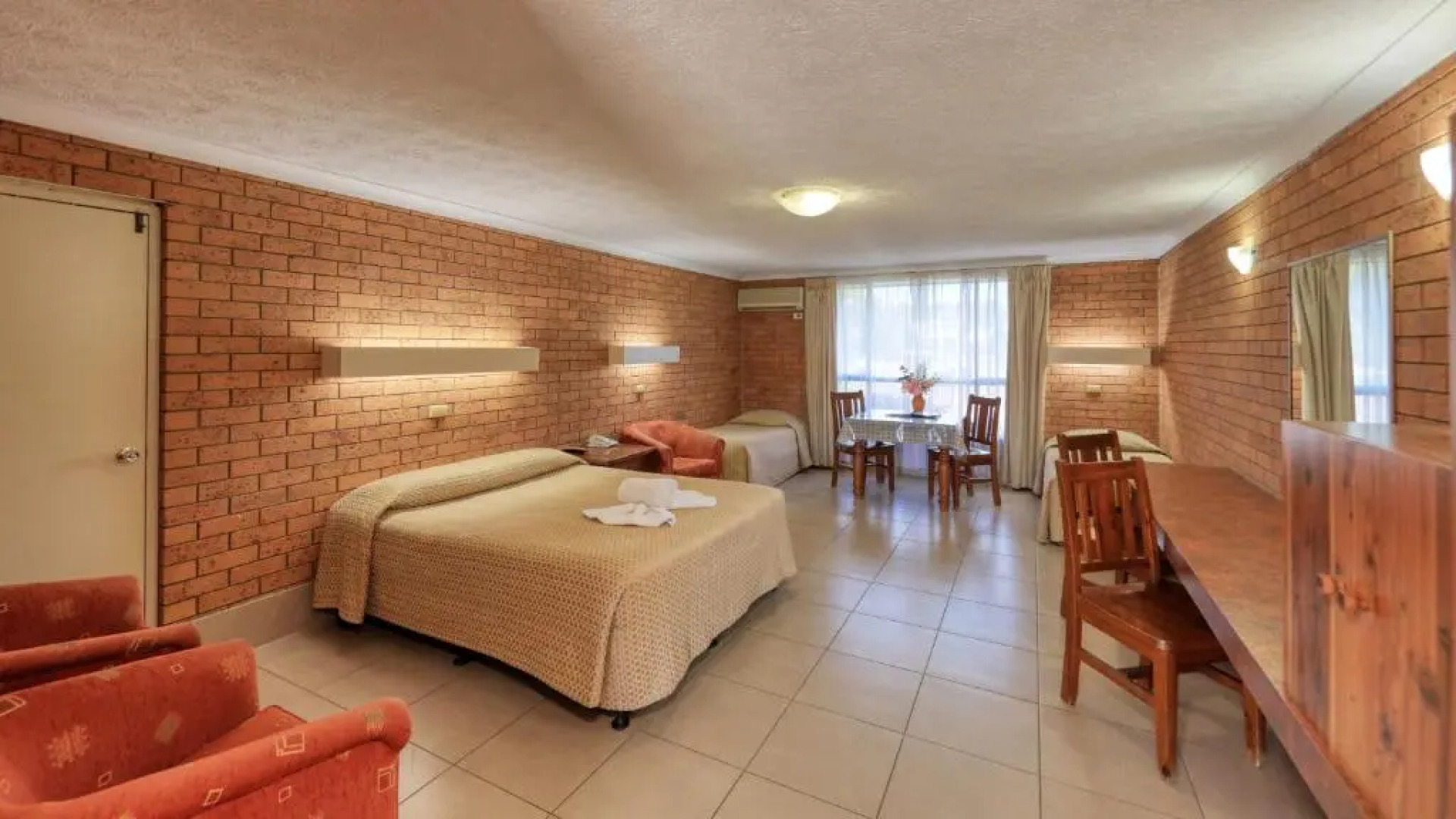 James Street Motor Inn