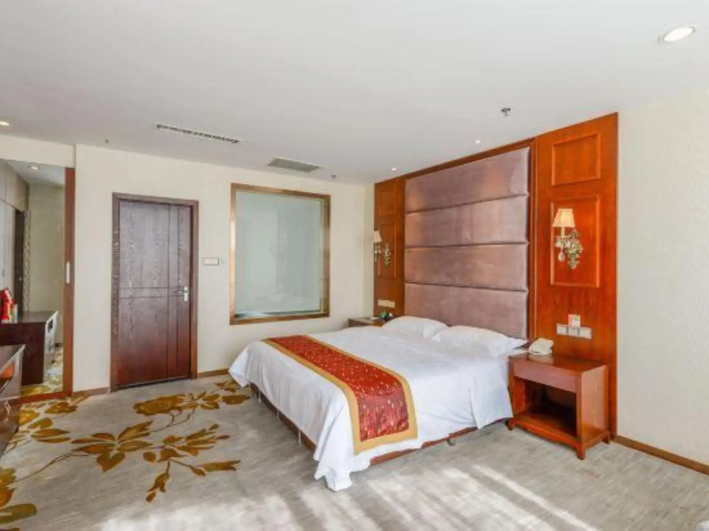 Starway Hotel (Changji Dongfang Plaza)