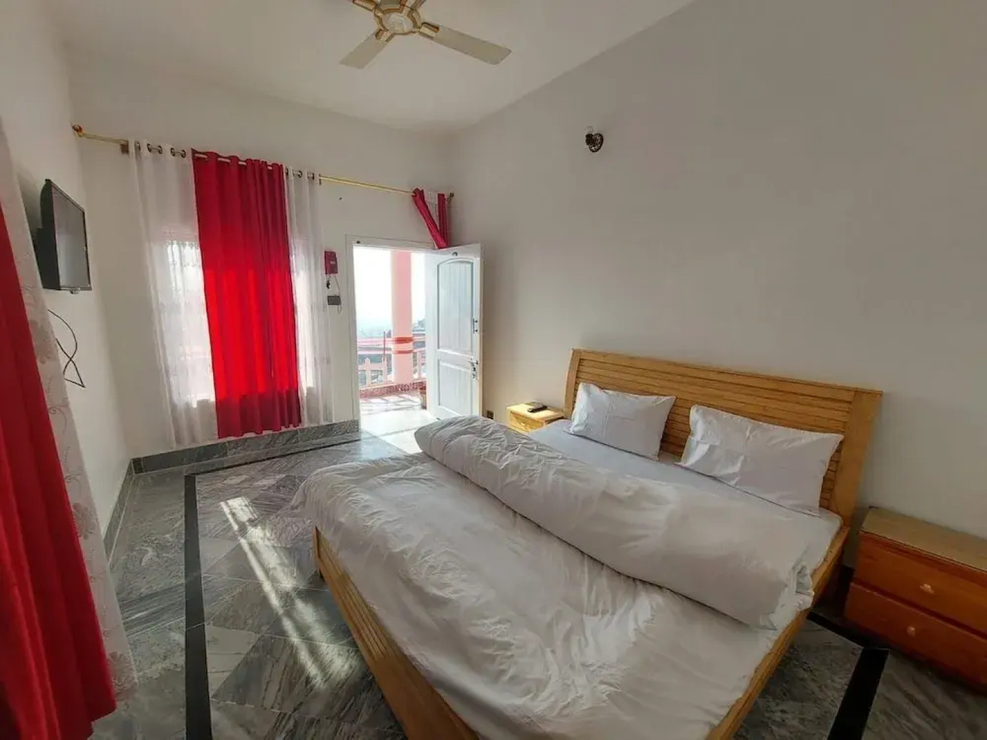 Red Rose Hotel & restaurent