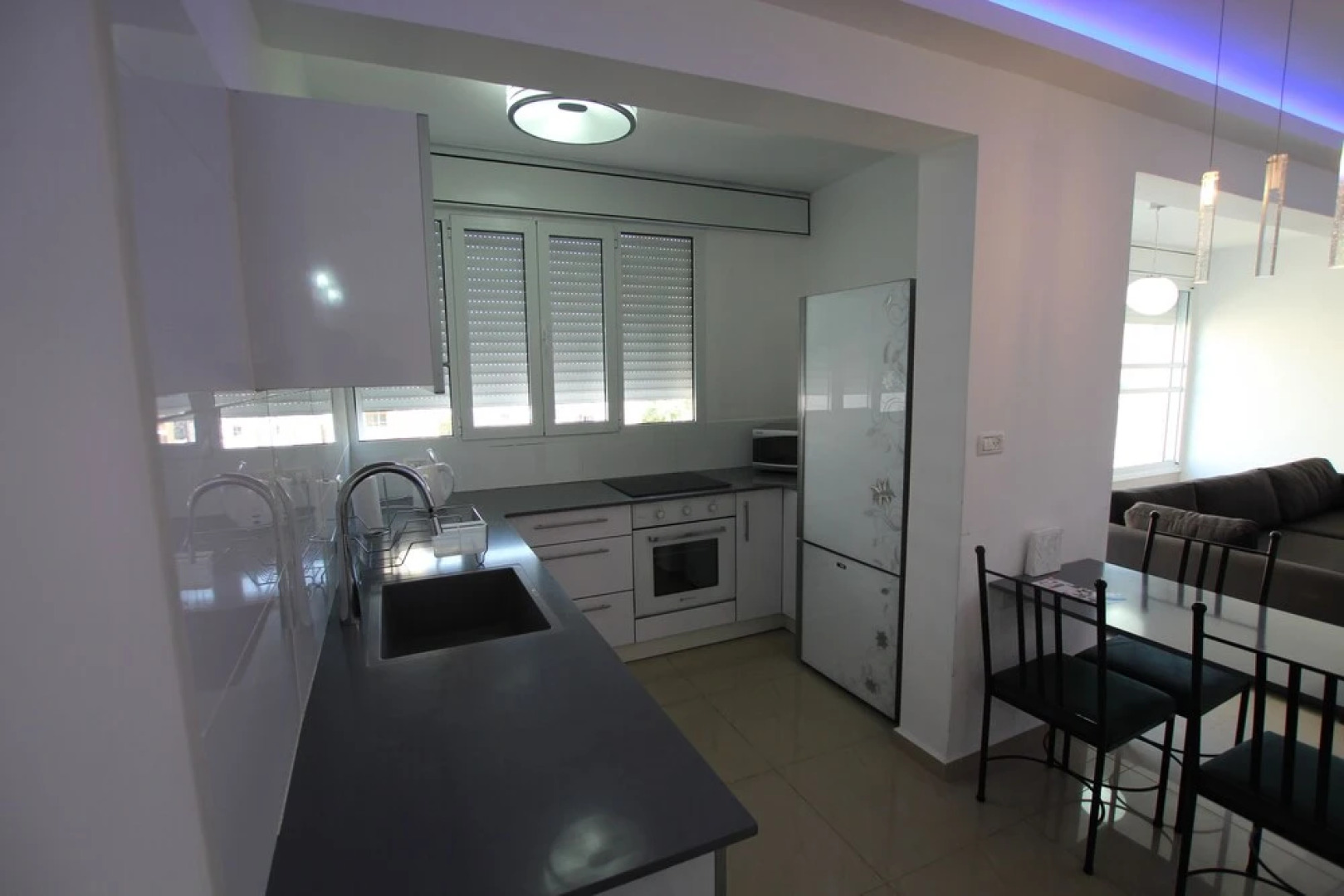 The Seasons King David apartment