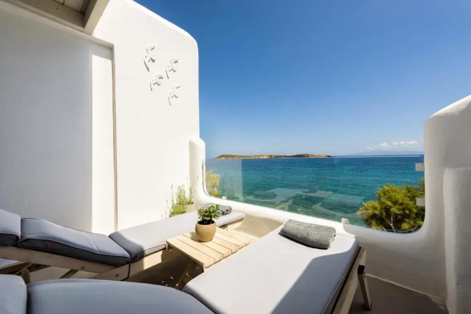 Blue Waves Suites & Apartments To Kyma