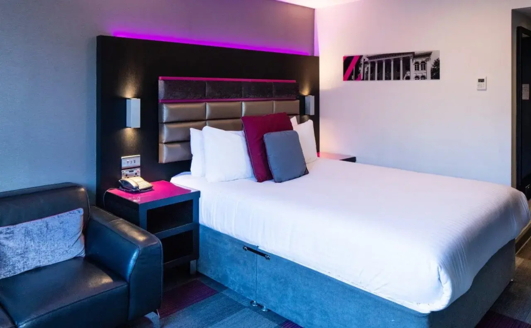 Апарт-отель Roomzzz Nottingham City