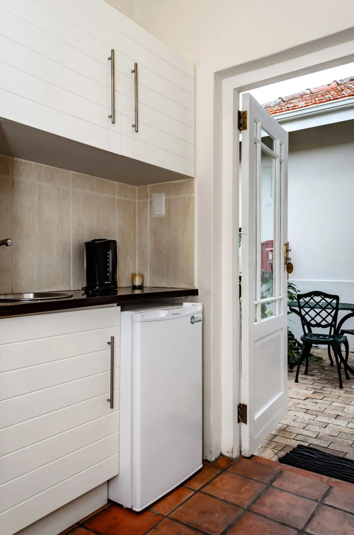 First Avenue Guesthouse