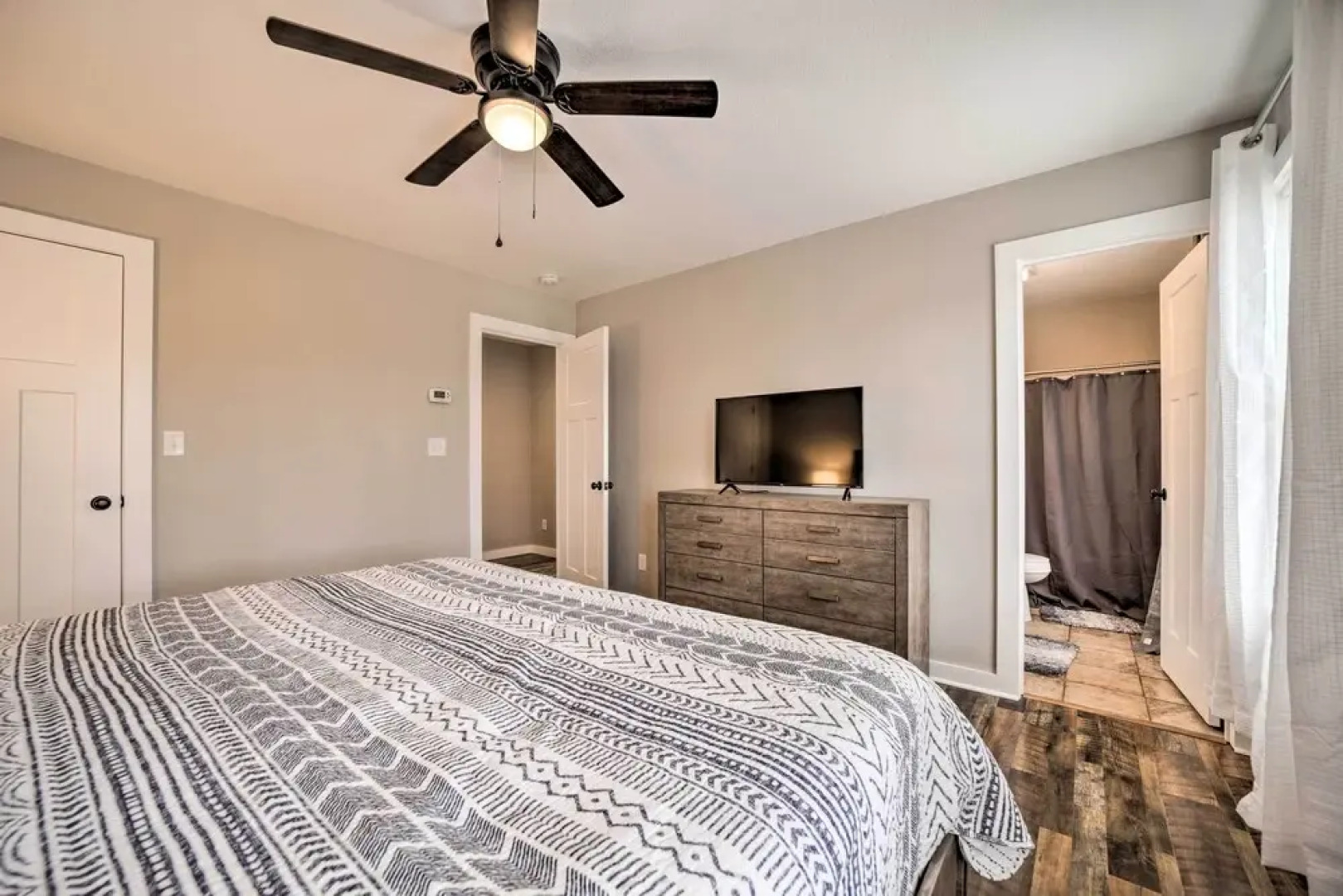 Asheville Area Hideaway w/ Hot Tub + Deck!