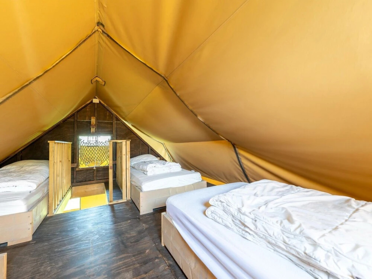 Wonderful Beach Lodge for 8 People near Beach, Sea, & Village of Callantsoog