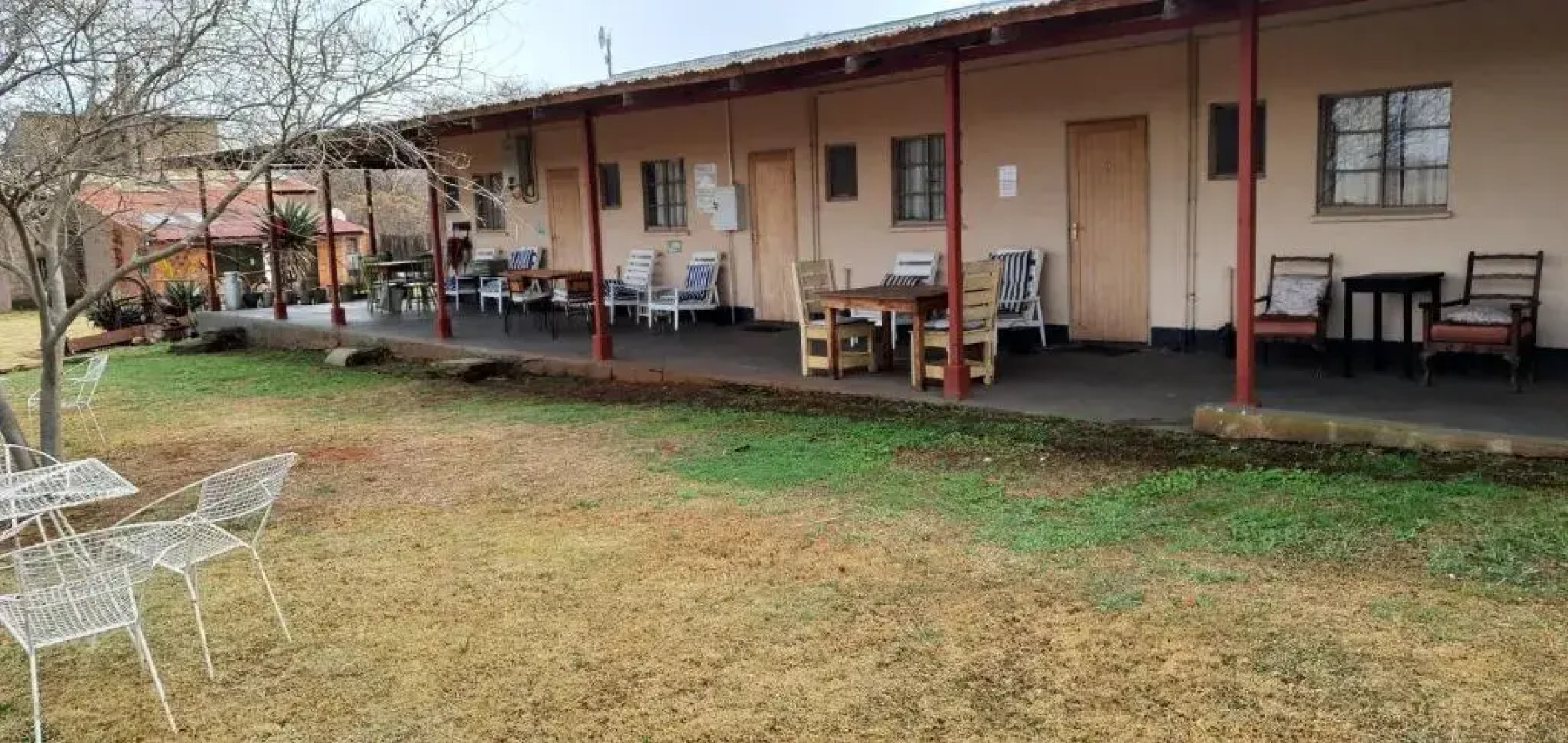 Drakensberg Bush Lodge and Backpackers