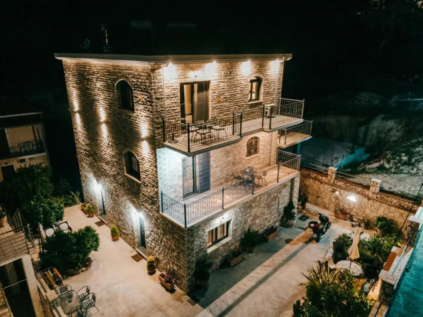 To Petrino (VIlla Markos)