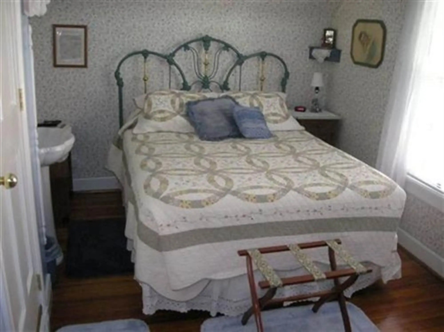 The Silk Pincushion - Easy access to downhill skiing