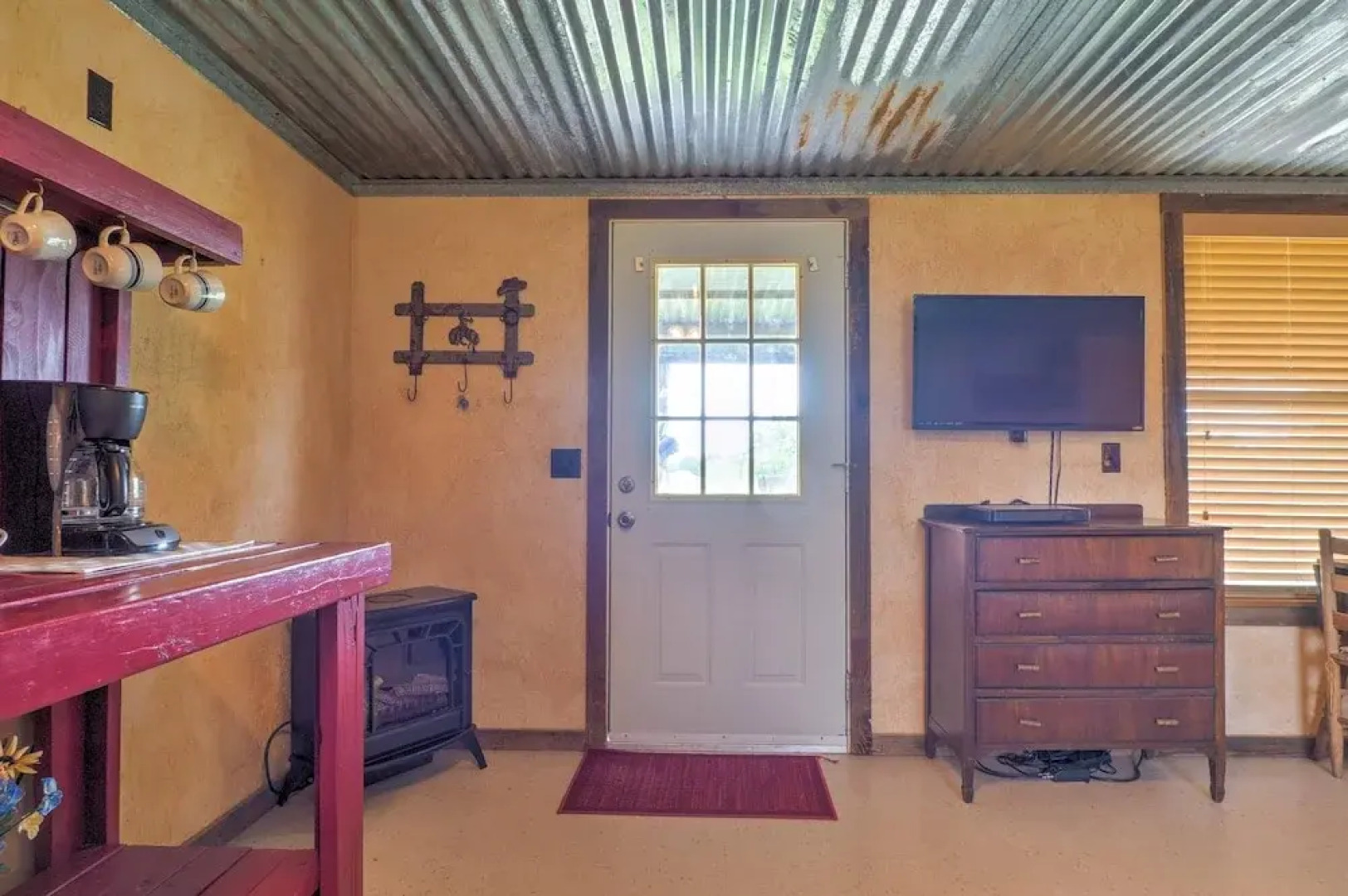 Charming Carmine Studio w/ Pond On 60-acre Farm!