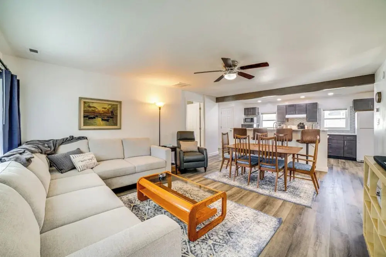 < 1 Mi to Dwtn: Valparaiso Family Home