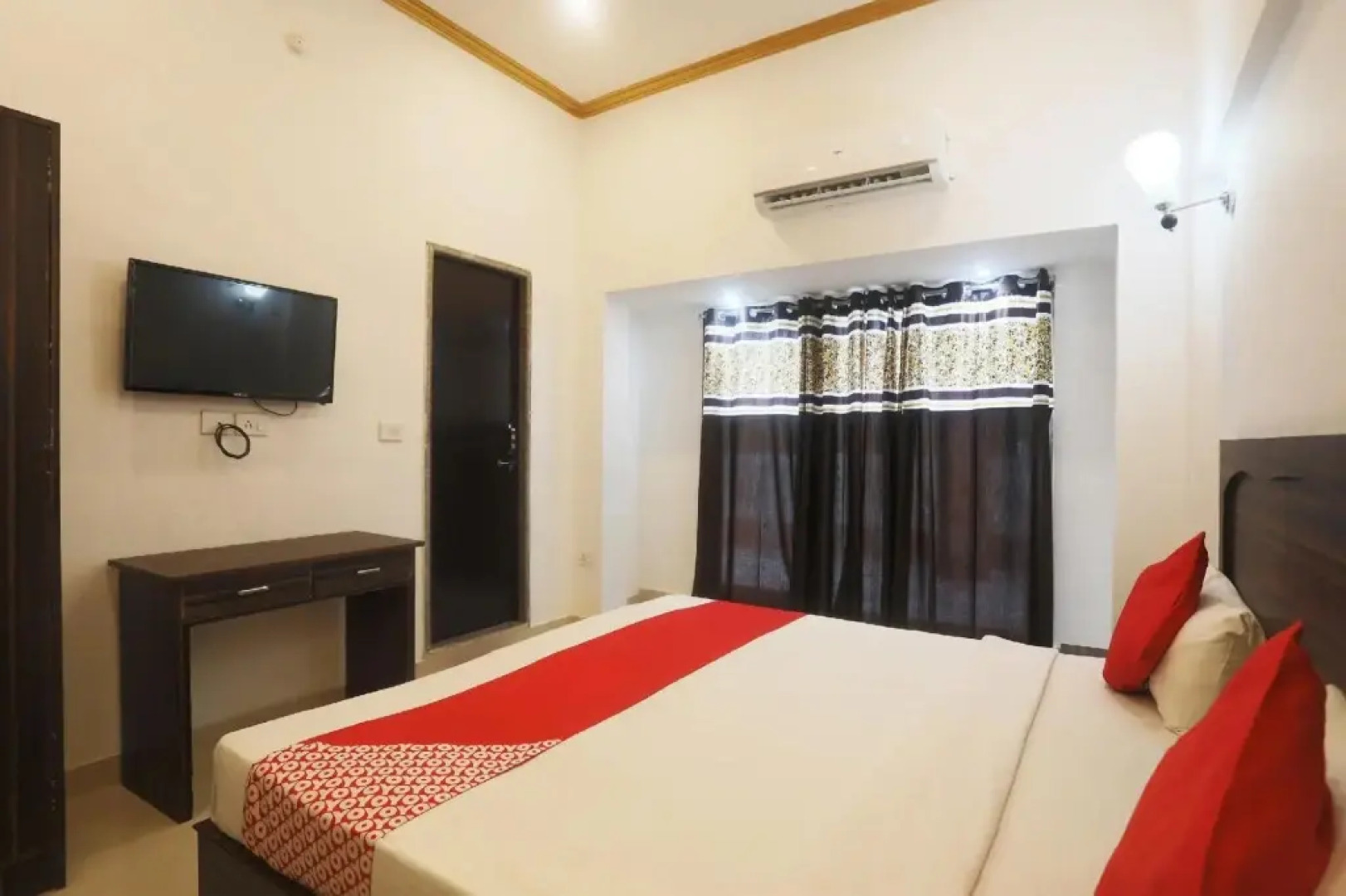 OYO 45552 Central Hotel