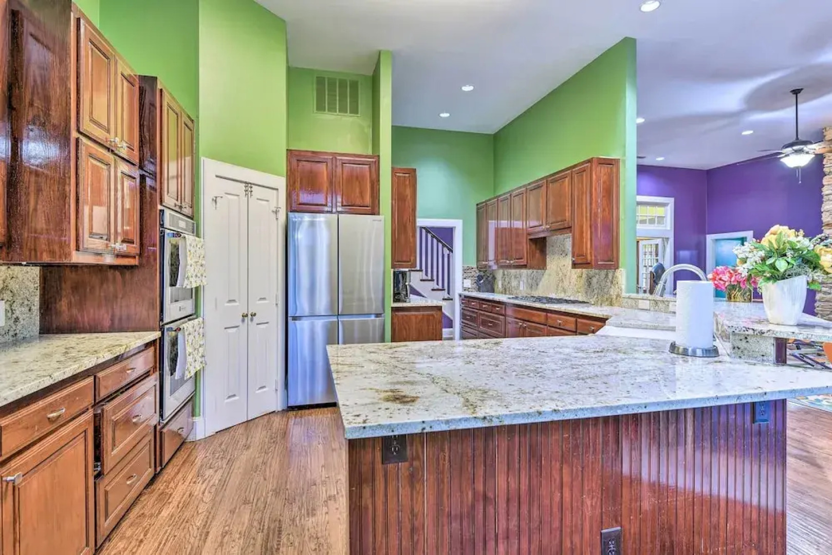 Private Pool: Spacious & Vibrant Argyle Villa!