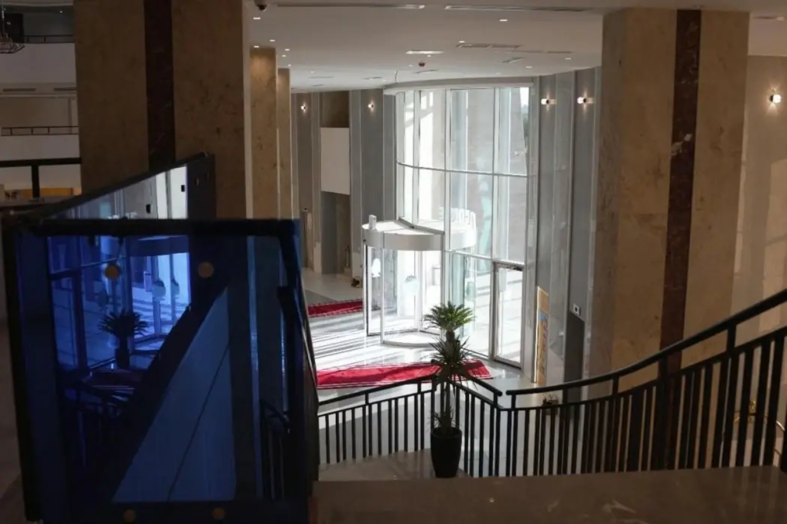 Khawarnaq Palace Hotel
