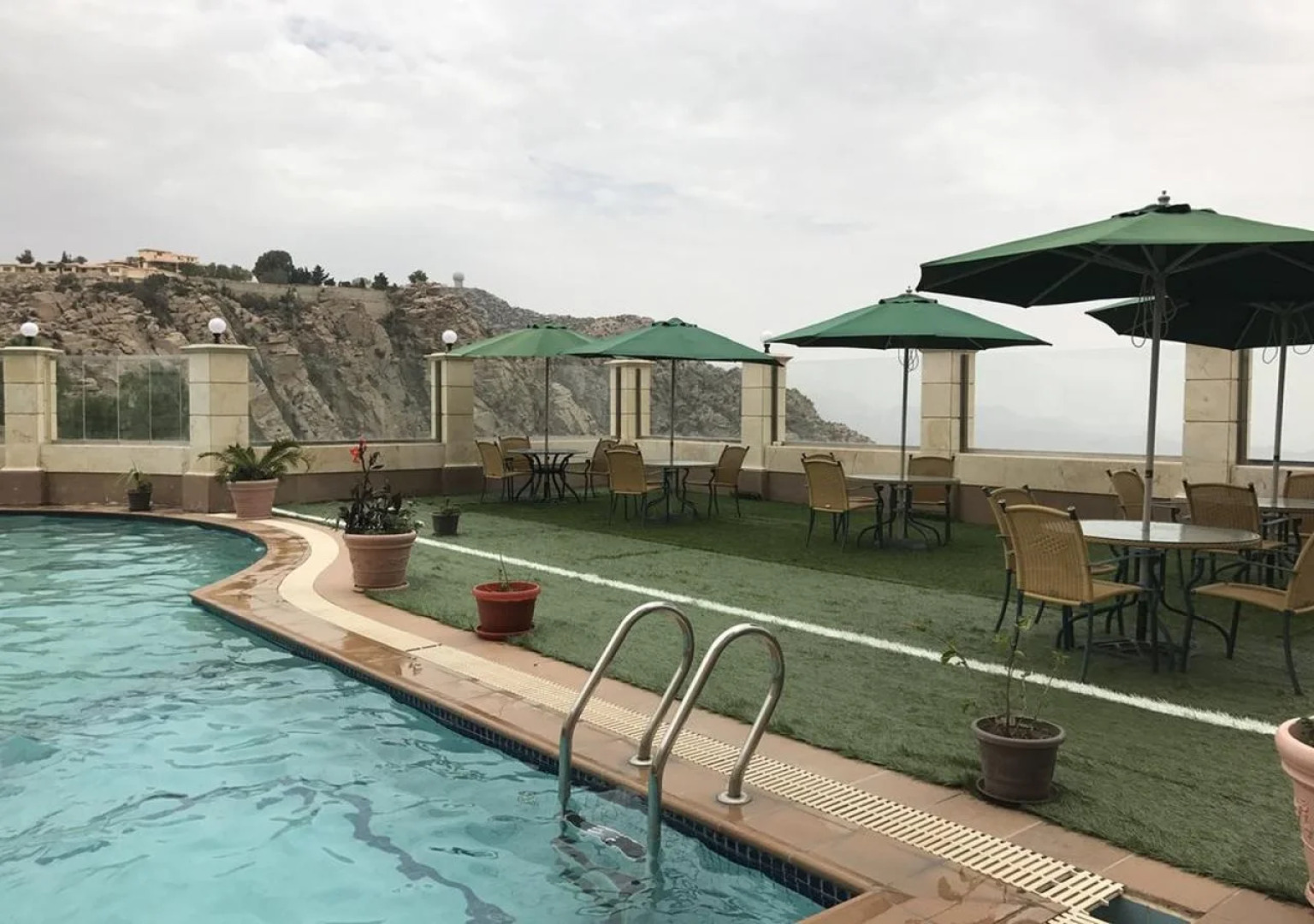 Ramada Al Hada Hotel And Suites