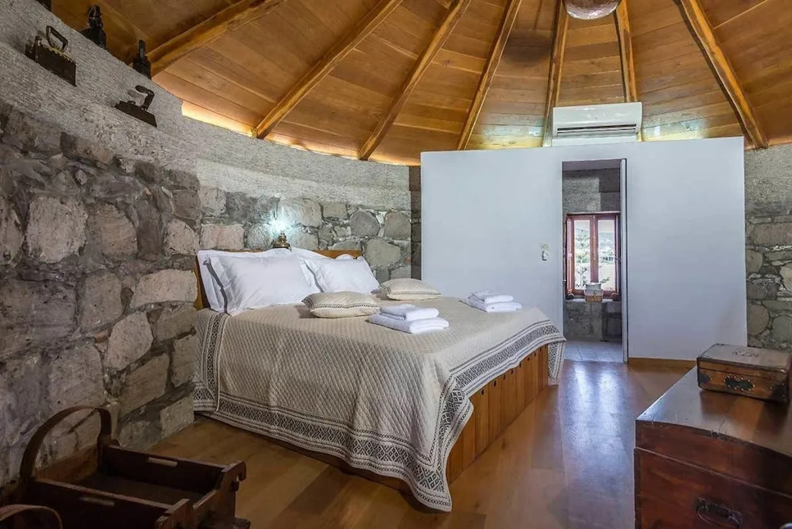 The Windmill Adamas Sea View