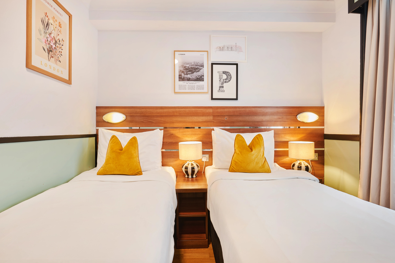 Huttons Hotel, Victoria London