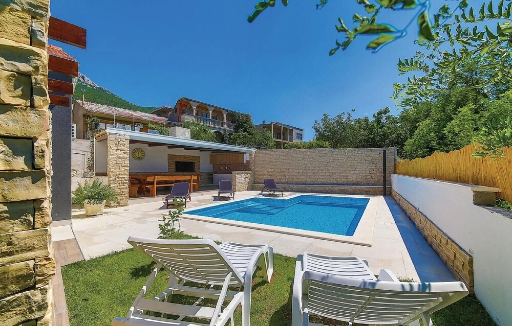 Nice Home in Kastel Stari With Wifi and 3 Bedrooms