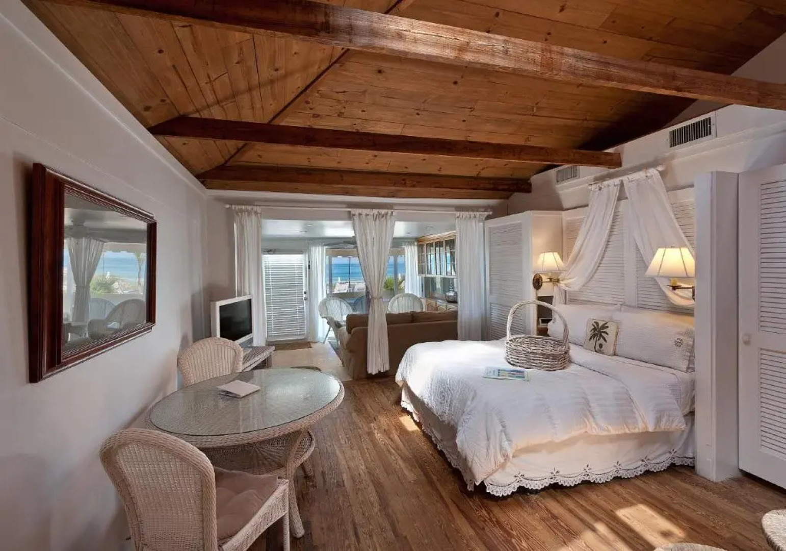 Bungalow Beach Resort