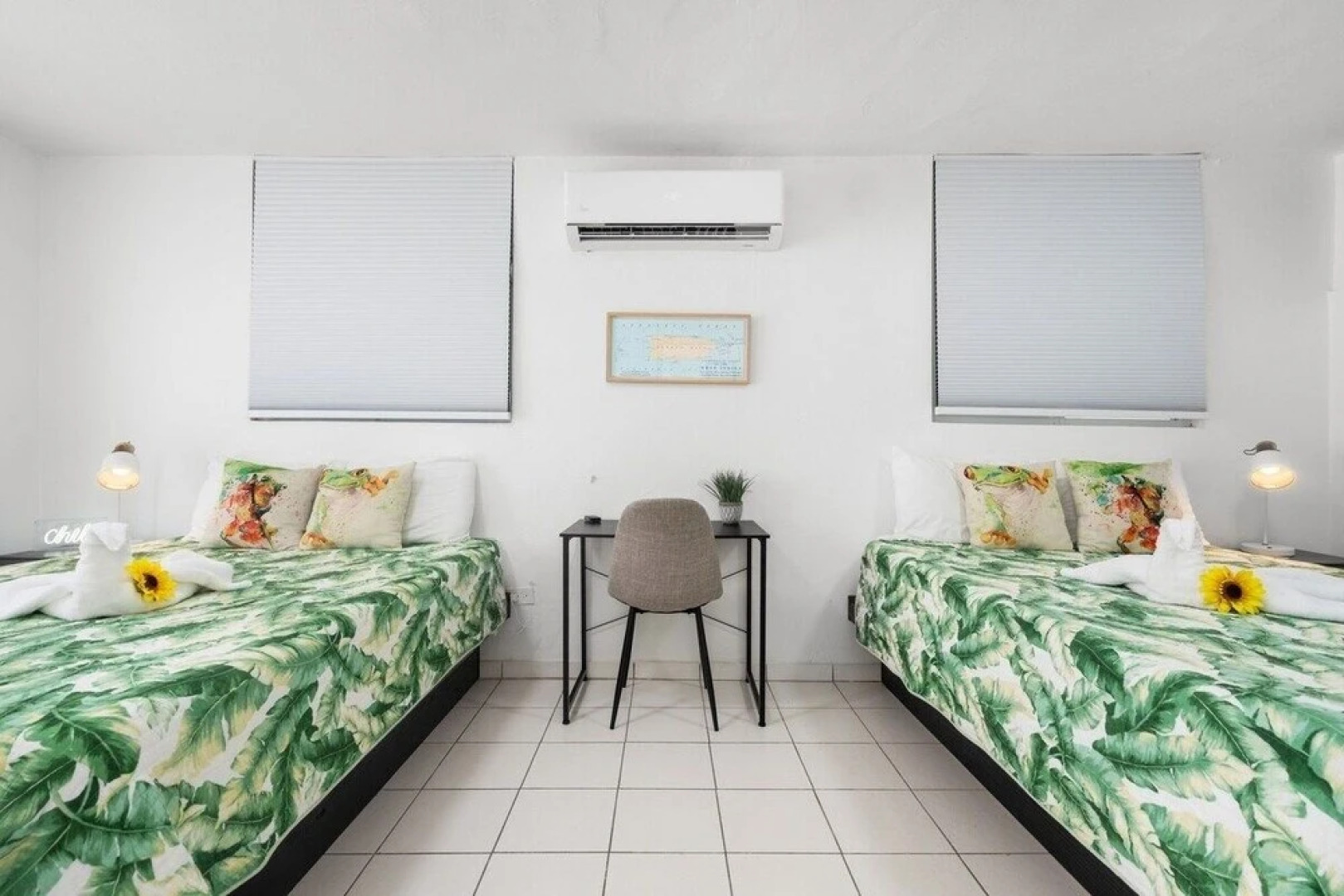 Walk to Beach or Swim in the Pool, 4 Bedrooms 4 Home by Redawning