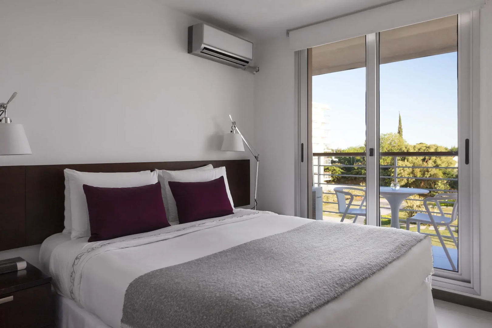 Real Colonia Hotel & Suites