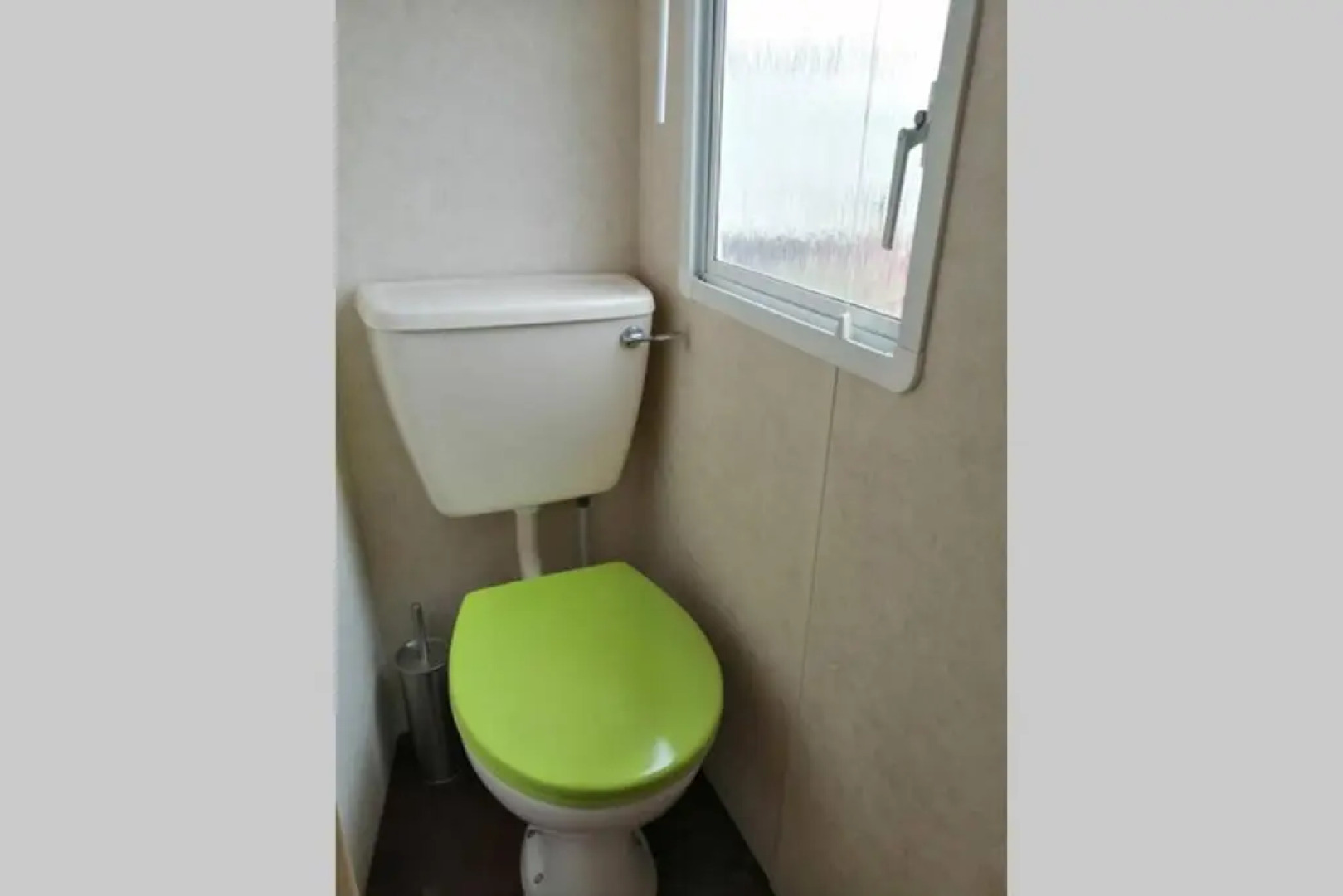 Beachside, Family-friendly, WiFi, 8 berth Caravan 133