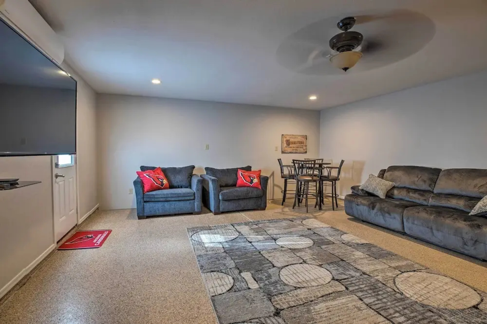 3 Mi to Westgate: Desert Home w/ Hot Tub in Peoria
