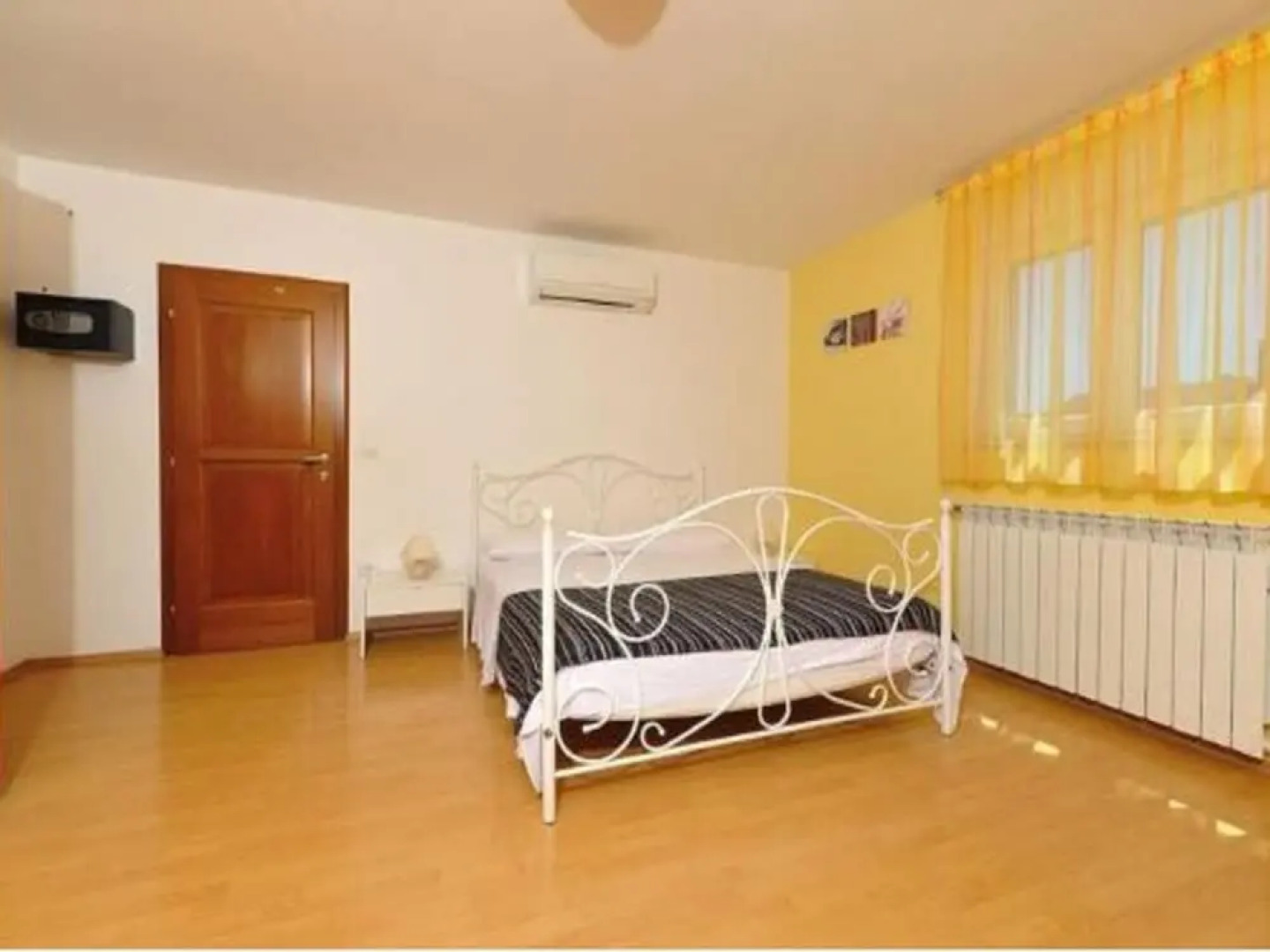 Modern Holiday Home in Novigrad With Swimming Pool