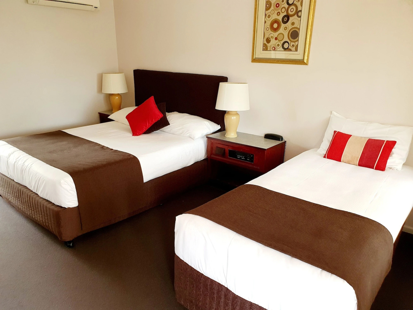 McNevin's Warwick Motel