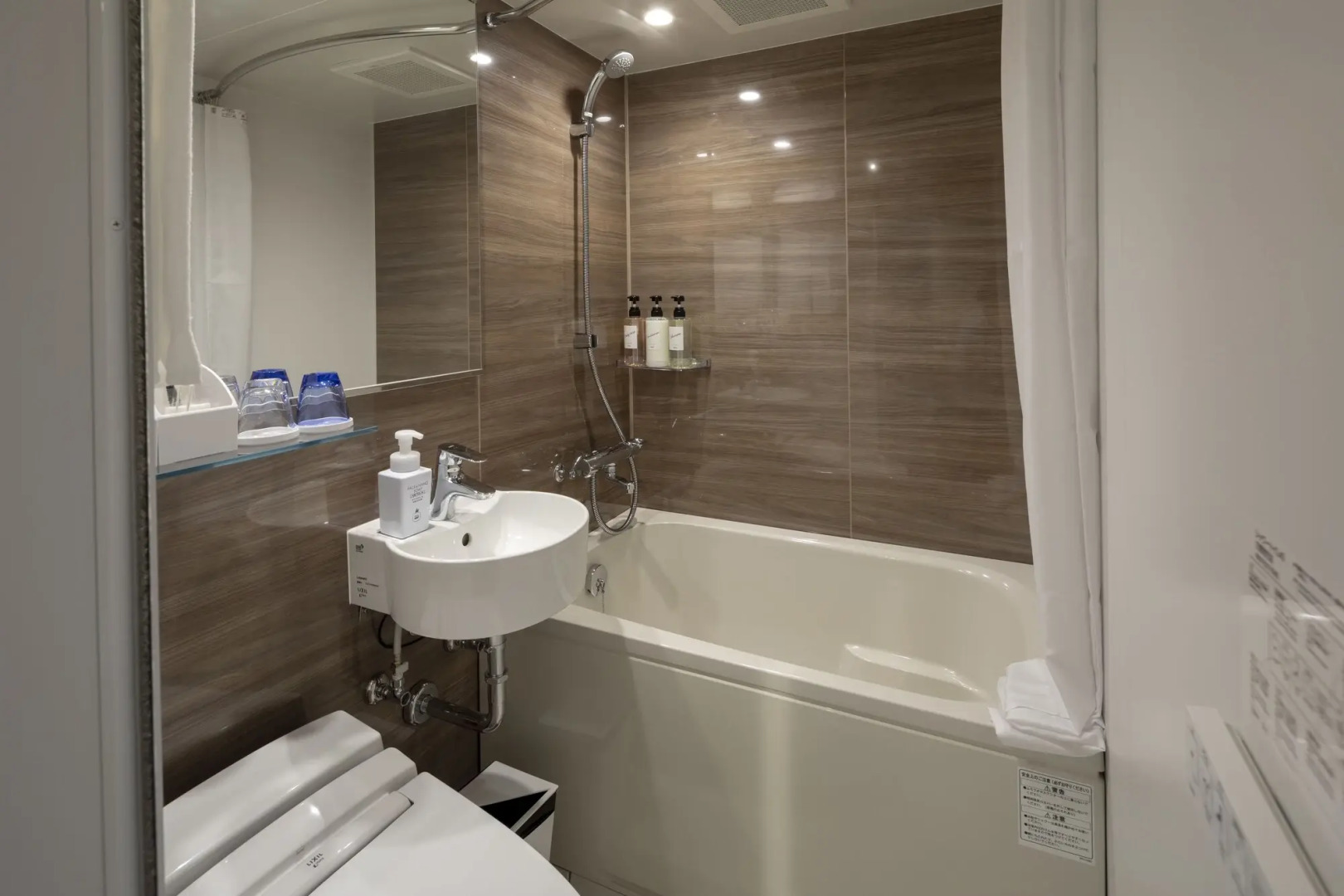 Отель The B Namba-Kuromon